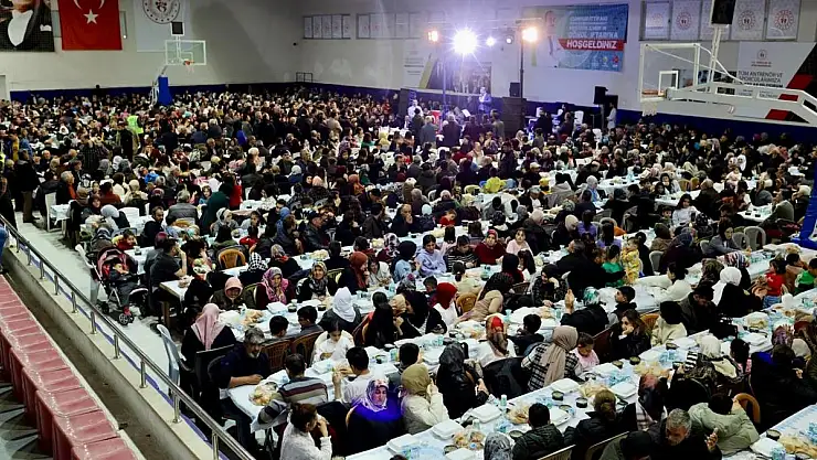 İlmek'ten Gönül iftarı buluşması