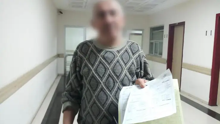 İmamı ve cemaati dövdü