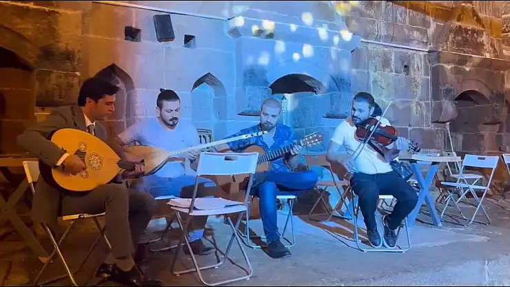 İncesu Kaymakamı Aydın Göçer ud çaldı