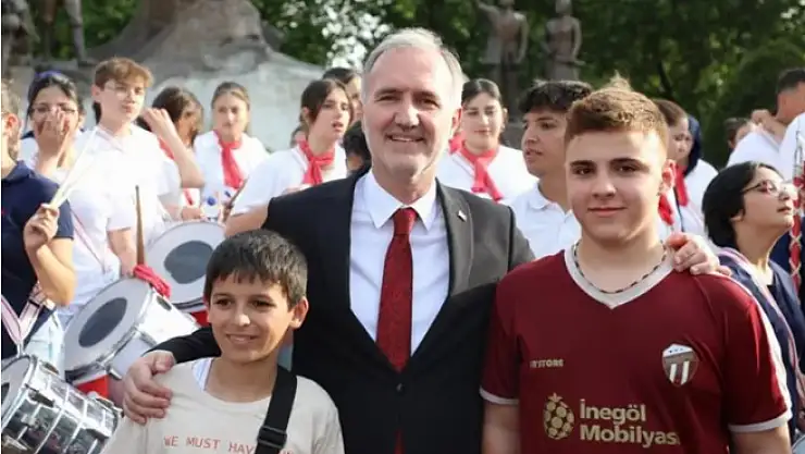 İnegöl'de 19 Mayıs coşkusu sokaklara taştı