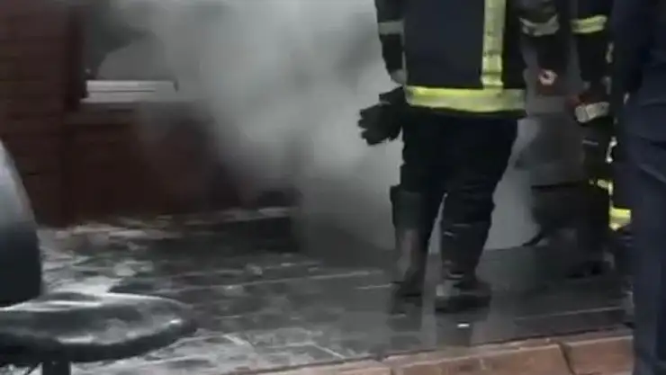 İş yeri deposunda yangın