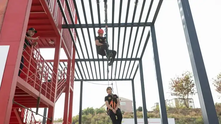 İtfaiye timlerinden nefes kesen eğitim