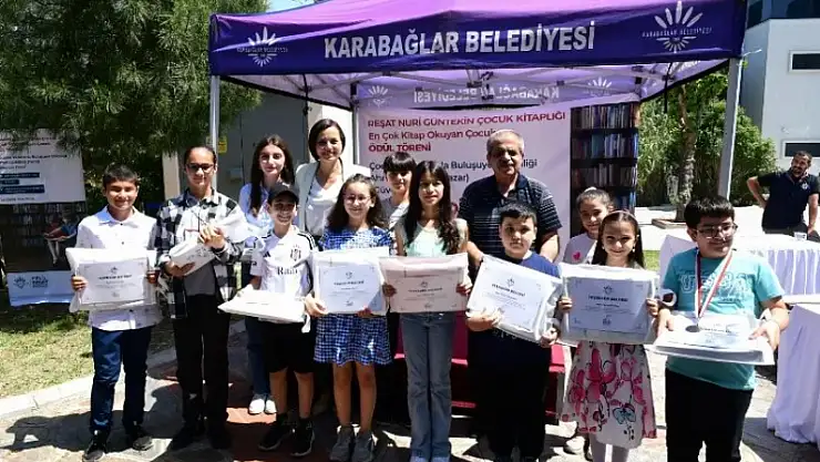 İzmir Karabağlar'da Başkan Kınay çocuklardan söz aldı
