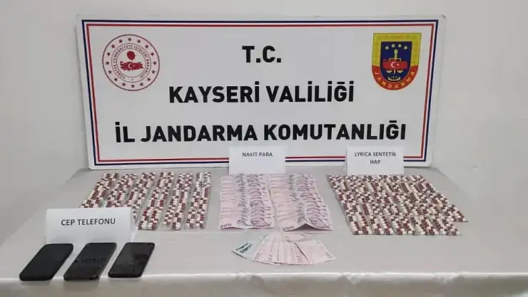 Jandarma 1036 sentetik hap ele geçirdi