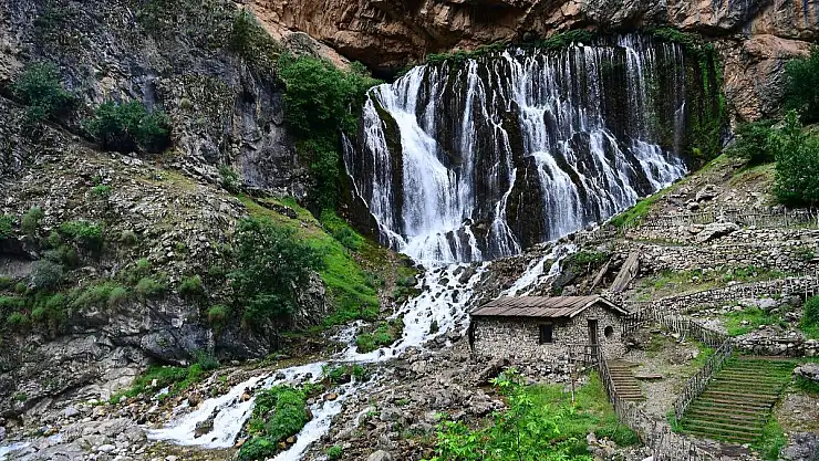 Kapuzbaşı Şelaleri
