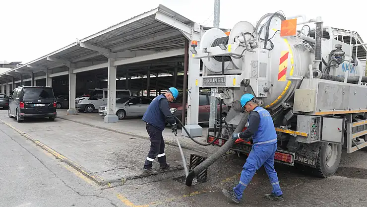 KASKİ'den Kurban pazarı temizliği