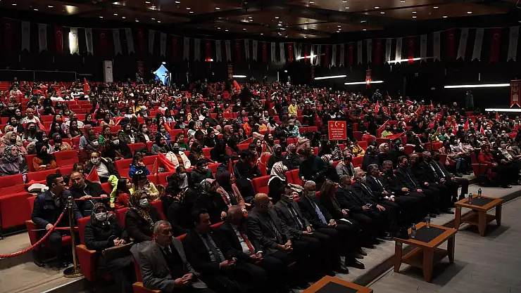 KAYMEK'İN 'ÇANAKKALE' RUHUNU YAŞATTIĞI PROGRAMA KATILDI