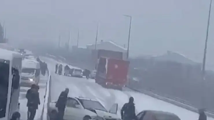 Kayseri'de buzlanma kazalara neden oldu