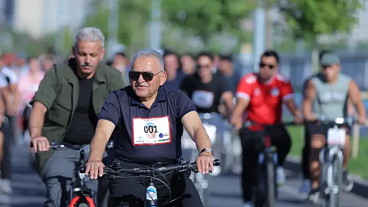 Kayseri'de doktorlar 'Sağlık İçin' Pedal çevirdi