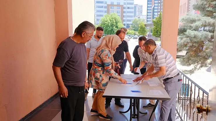 Kayseri'de Esnafa yönelik konut projesi genel kurulda tanıtıldı