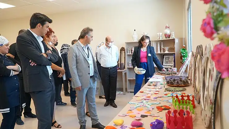 Kayseri'de psikiyatri hastalarından el sanatları sergisi