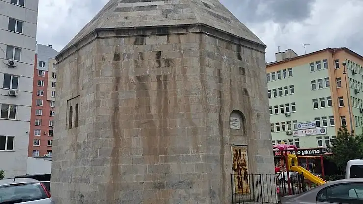 Kayseri'de tarihi Hacip kümbeti
