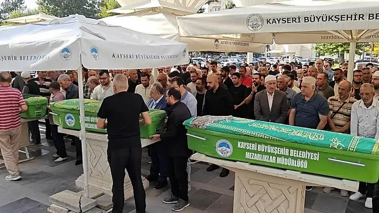 Kayseri'de yürek burkan veda: Aile üyeleri yan yana toprağa verildi