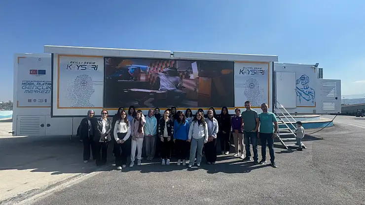 Kayseri'den geleceğin kodlayan kızları