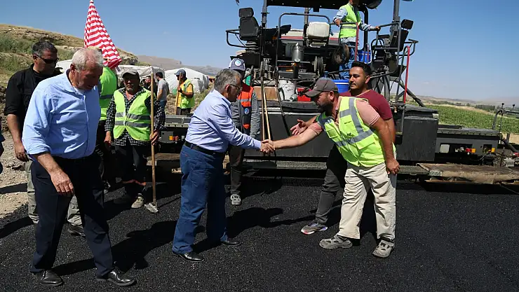 Kayseri'den kırsala 350 km asfalt