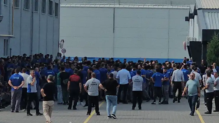 Kayseri OSB'de yatak fabrikasında işçiler fabrika önünde bekletiliyor: DİSK görüşmesi engellendi