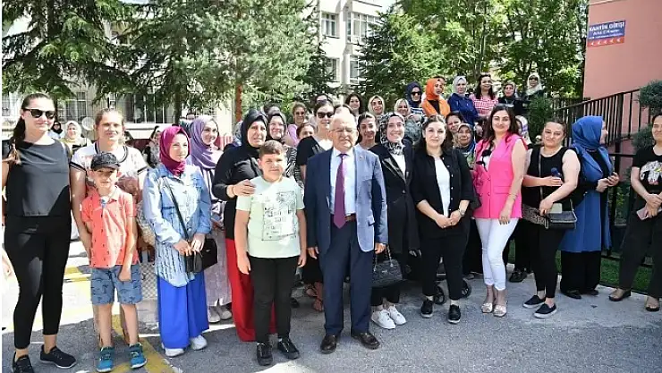 Kayseri protokolü karne coşkusuna ortak oldu