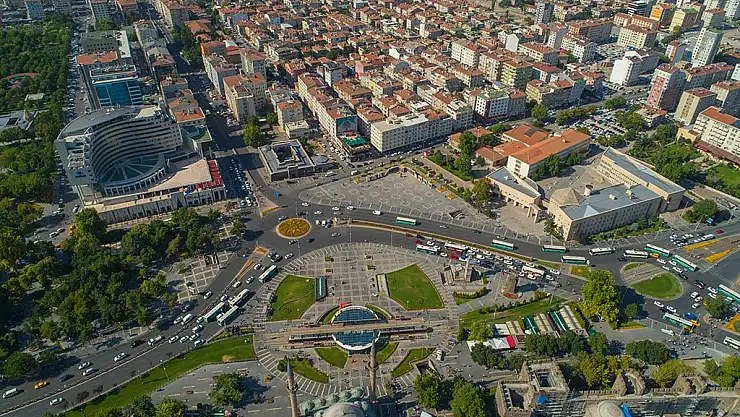 Kayseri'de 8 siyasi parti büyükşehir için adayını açıkladı
