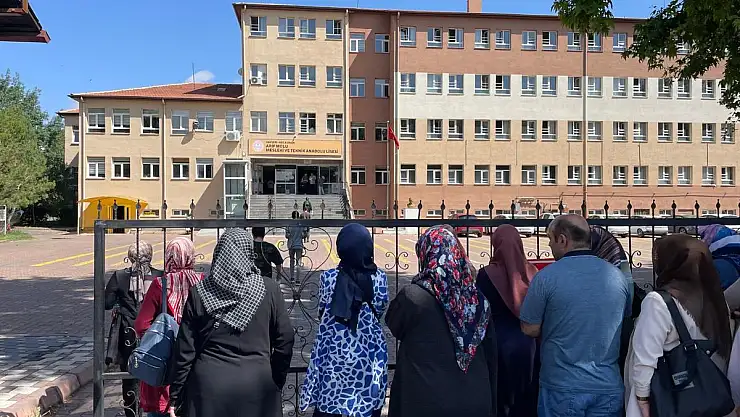 Kayseri'de YKS sınavı heyecanı başladı