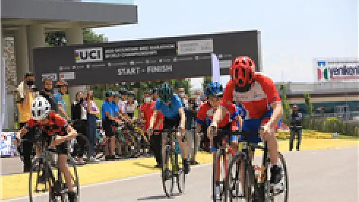 Kayserili bisikletçiler Manisa'dan dereceyle döndü