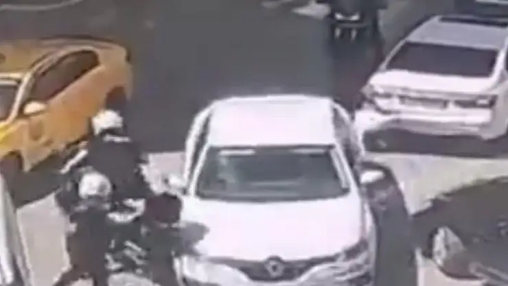 Kendisini durdurmak isteyen polise çarpıp kaçtı