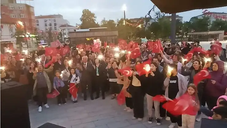 Keşan'da 19 Mayıs coşkusu Fener Alayı ile taçlandı