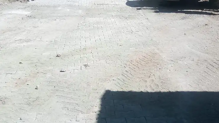 Kınıkkoz Yolu'na parke döşeniyor