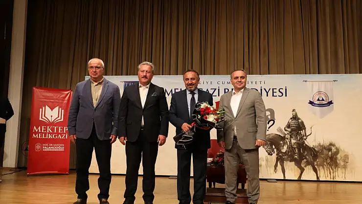 'Kızıl elma' konferansı melikgazi'de düzenlendi