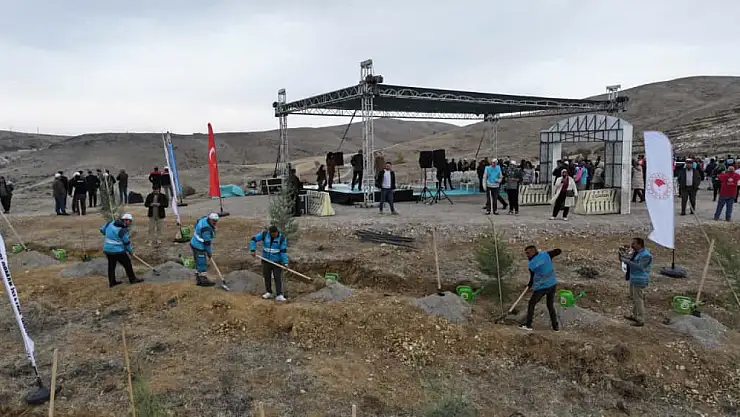 Kocasinan'da fidanlar toprakla buluştu