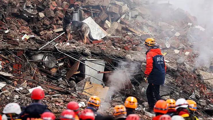 Konya'da çöken binada 2 ölü