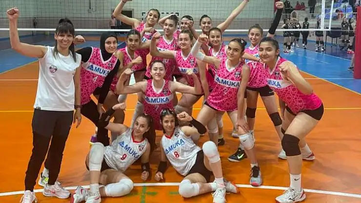 Küçükler voleybolda Elit Voleybol tur atlarken KVK elendi