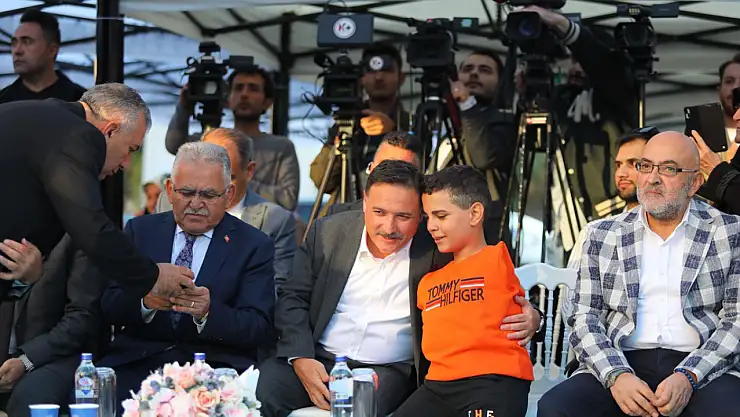 Kütüphane gençlerin hizmetine açıldı
