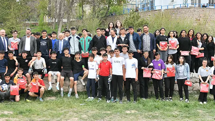 Liseye halı saha Yapılacak