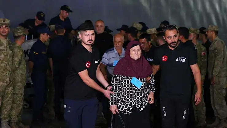 Lübnan'dan 588 sivil tahliye edildi