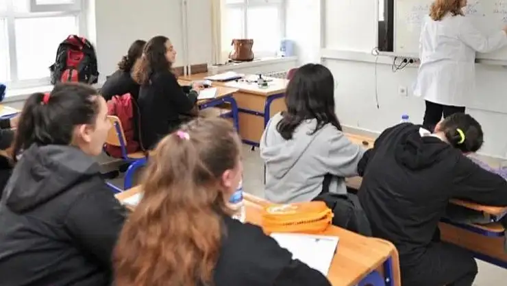 MEB'den Türkçe kararı