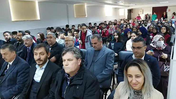 Mehmet Akif Ersoy anılıyor