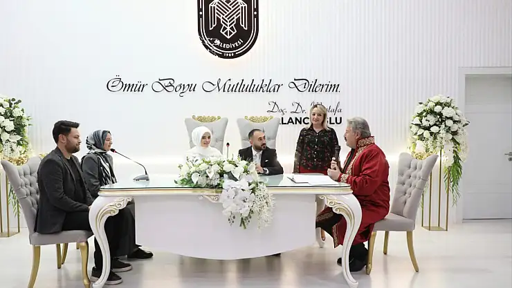 Melikgazi Belediyesi'nden 60 nikah rekoru