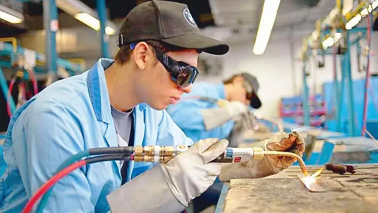 Meslek lisesi mezunu personel desteği asgari ücretin 3 katına çıkarıldı