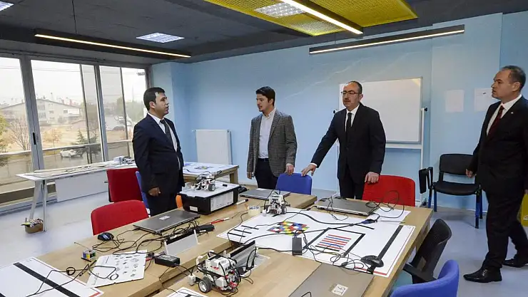 Milletvekili Özboyacı Ve Başkan Kavuş Gençlik Akademisinde