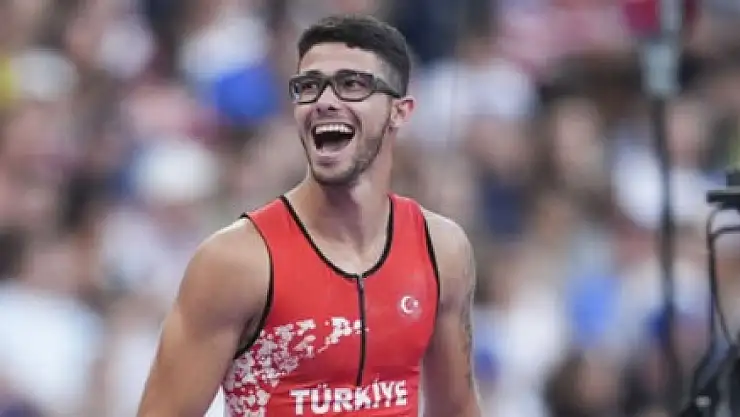 Milli sırıkla atlamacı Ersu Şaşma, Fransa'da şampiyon oldu!