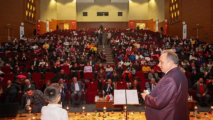 MİNİK ÖĞRENCİ İLE ŞİİR DÜETİ