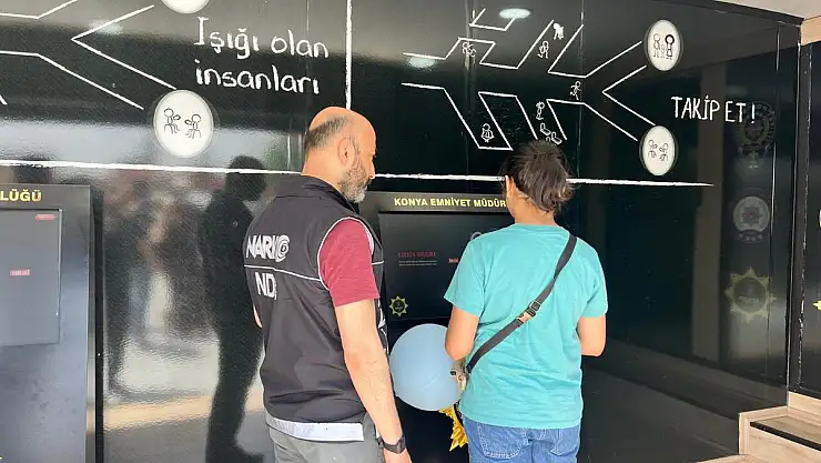 NARKOTIR, kenti gezerek gençleri bilinçlendiriyor