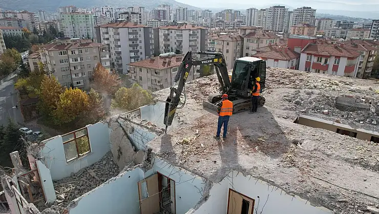 O METRUK BİNA YIKILIYOR
