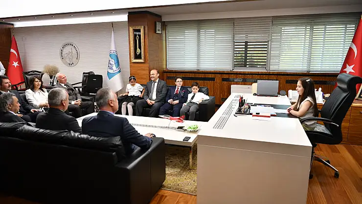 Okyanus Atik, 23 Nisan'da başkanlık koltuğunda