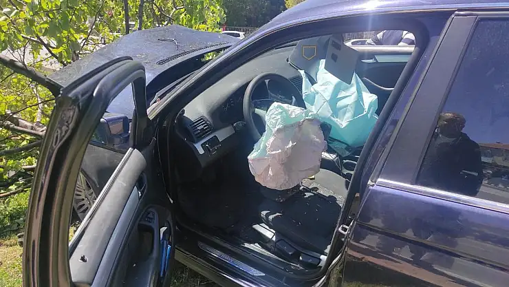 OTOMOBİL YOLDAN ÇIKTI