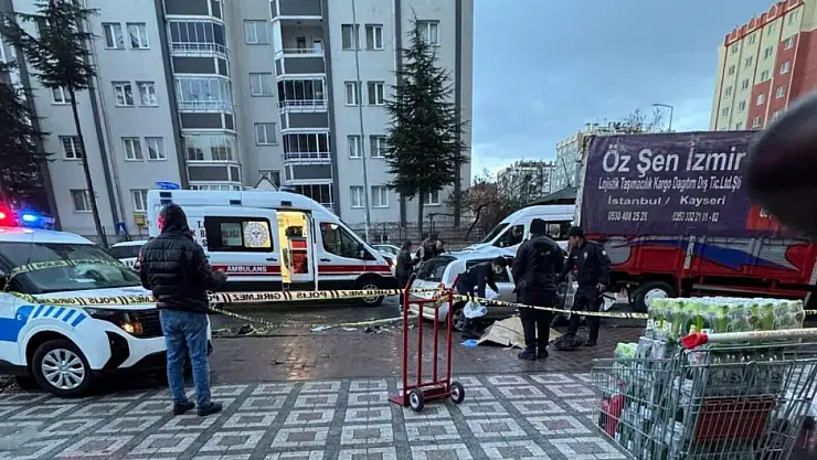 Otomobilin kamyonun karıştığı kazada 1 kişi öldü 1 yaralı