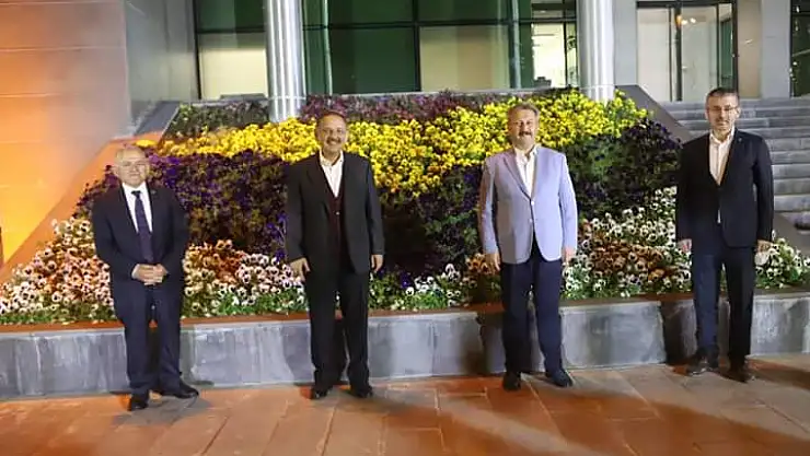 Özhaseki Kayseri'de toplantıya katıldı