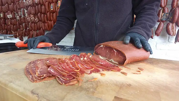 PASTIRMA  ALTINLA YARIŞIYOR