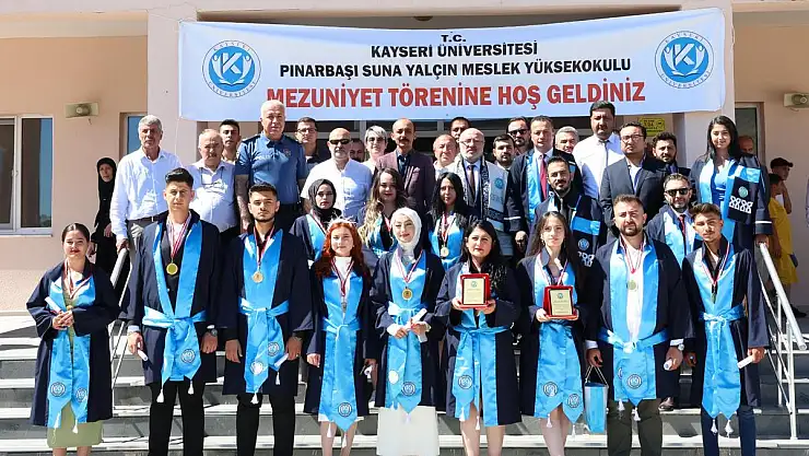 Pınarbaşı Mezunlarını Verdi