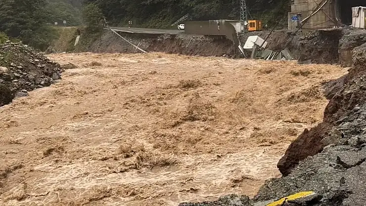 Rize'de Yağış Ayder Yaylası'nı felç etti: 1500 mahsur
